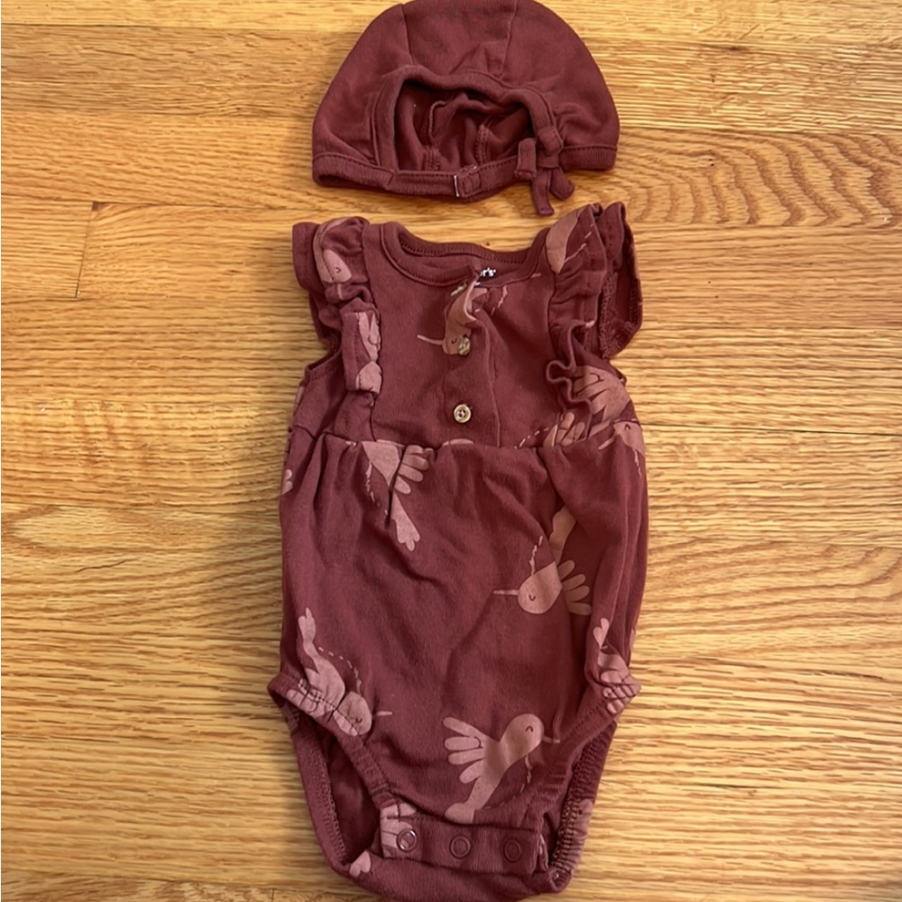 Baby girls onesie and bonnet